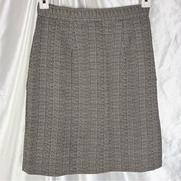Vintage Dresses & Skirts - Vintage Black & White Plaid Mini Skirt – Preppy Y2K Business Casual (Size 6)